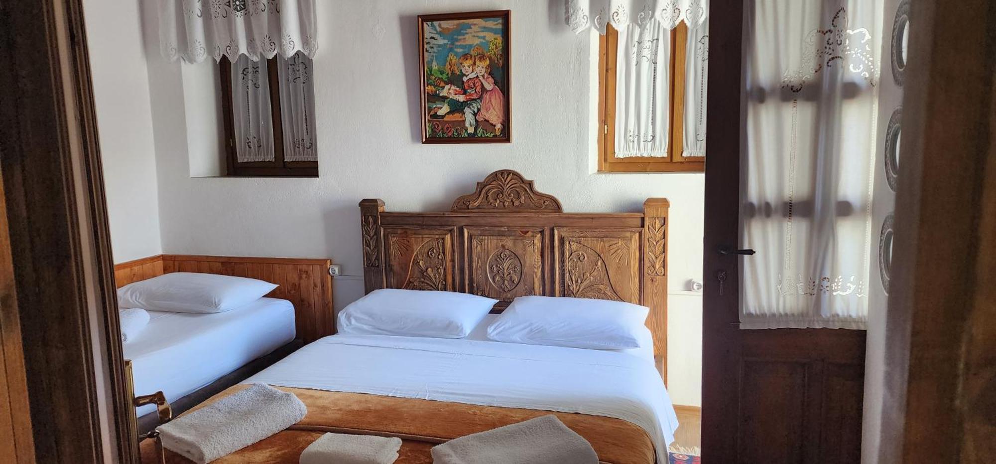 Silver Hill Guesthouse Gjirokaster Bilik gambar