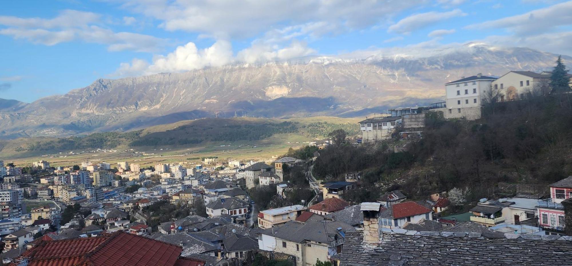 Silver Hill Guesthouse Gjirokaster Bilik gambar