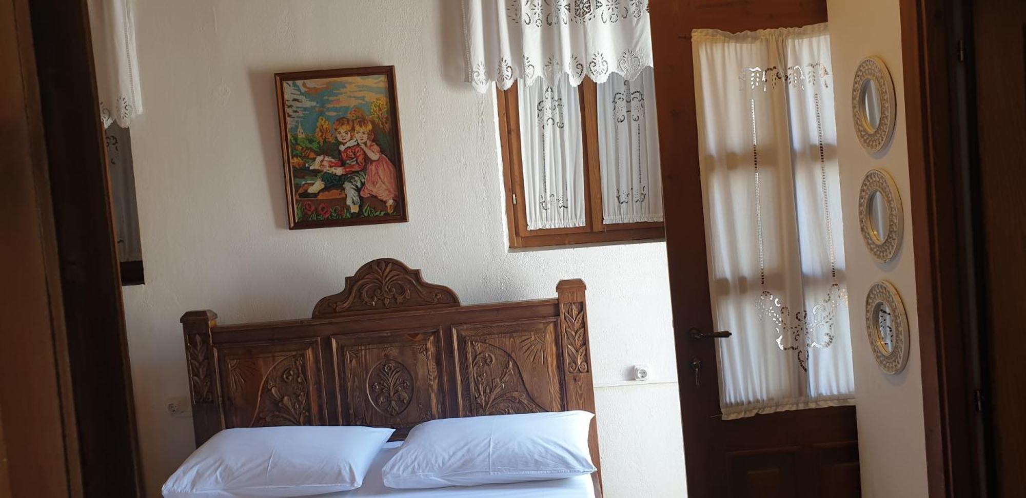 Silver Hill Guesthouse Gjirokaster Bilik gambar