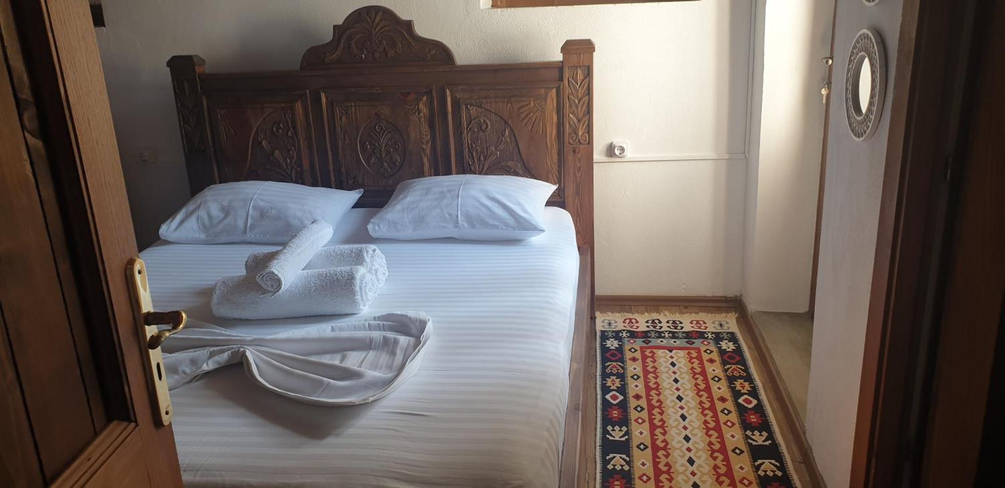 Silver Hill Guesthouse Gjirokaster Bilik gambar