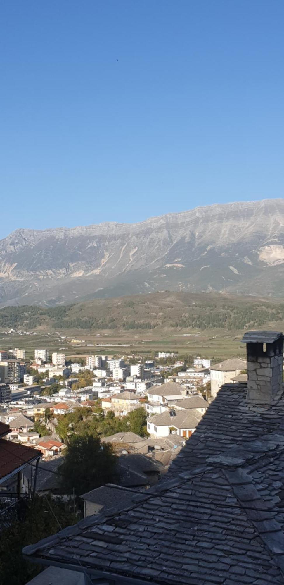 Silver Hill Guesthouse Gjirokaster Bilik gambar