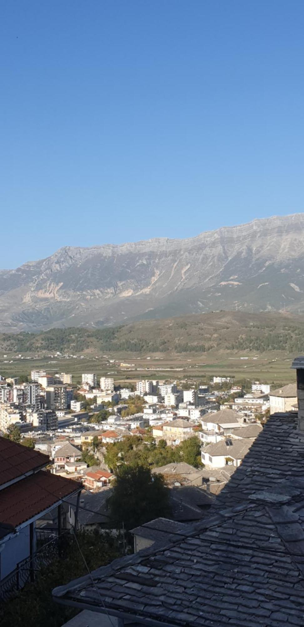 Silver Hill Guesthouse Gjirokaster Bilik gambar