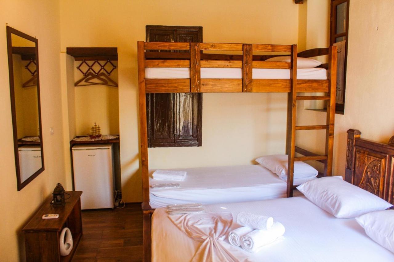 Silver Hill Guesthouse Gjirokaster Bilik gambar